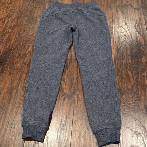 Lululemon On The Fly Jogger grey Joggers size 4 In EUC - Picture 5 of 9